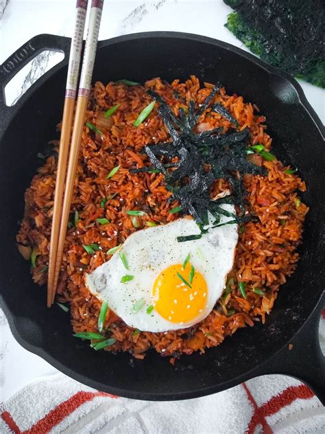 easy-kimchi-fried-rice-kimchi-bokkeumbap-assorted-eats image