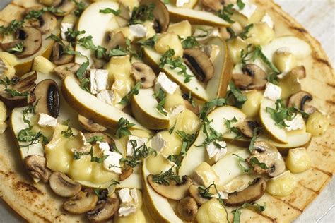 grilled-pizza-with-mushrooms-pear-and-brie-foodland image