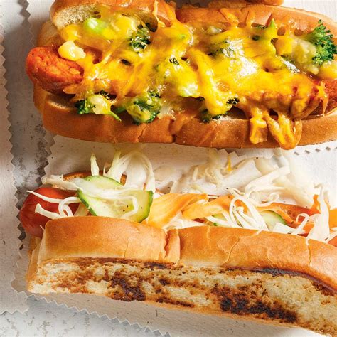hot-dogs-with-broccoli-and-cheese-ricardo image