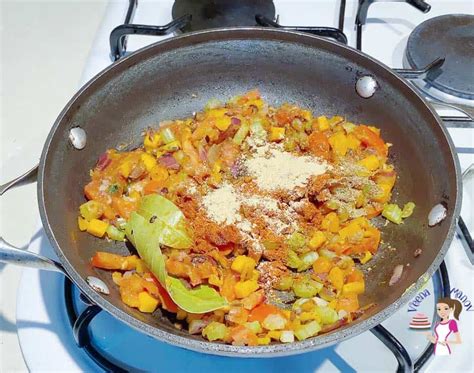moroccan-chicken-stew-with-couscous-veena-azmanov image