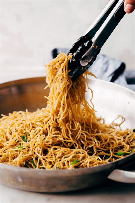 crazy-good-quick-garlic-noodles image
