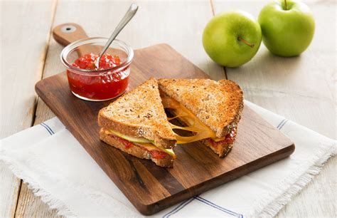 apple-pepper-jelly-grilled-cheese image