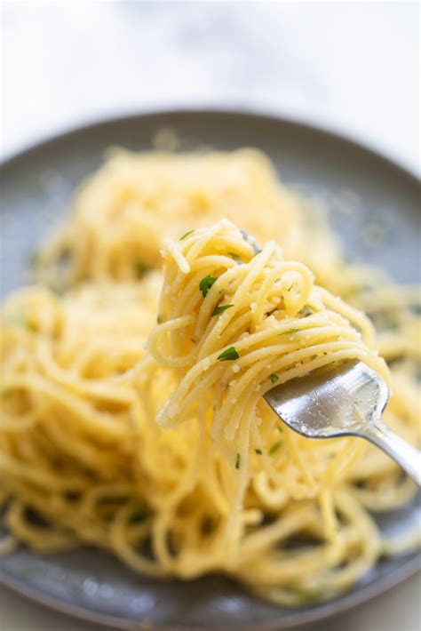 garlic-parmesan-spaghetti-the-best-recipe-easy image
