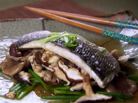 steamed-sea-bass-with-ginger-and-chinese image