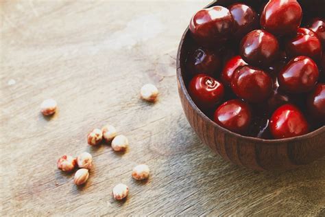 how-to-pit-cherries-with-or-without-a-cherry-pitter image
