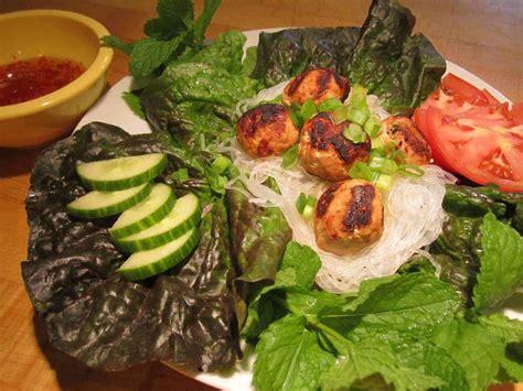 vietnamese-turkey-meatballs-with-vermicelli-the image