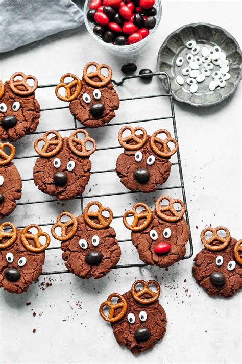 reindeer-cookies-eat-little-bird image