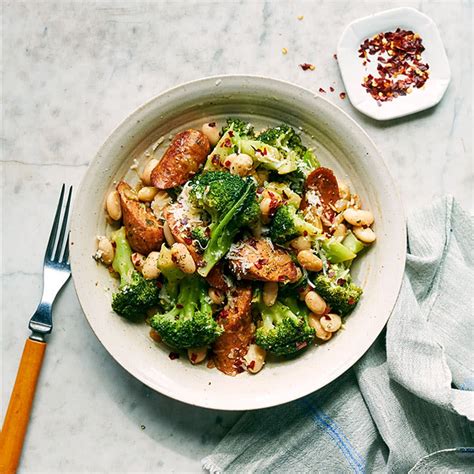 italian-sausage-with-broccoli-and-white-beans image