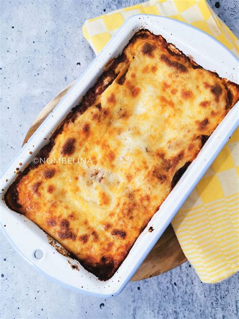 lasagna-with-tomato-sauce-and-bechamel image
