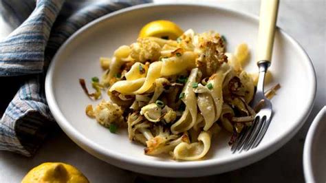 pasta-with-roasted-cauliflower-and-blue-cheese-iol image