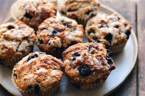 spelt-blueberry-muffins-flourist image