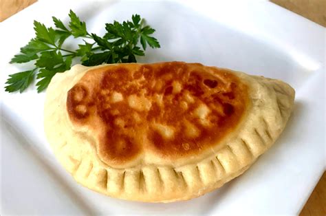 meatless-calzone-from-southern-italy-an-italian-dish image