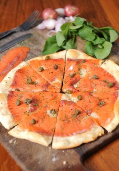 smoked-salmon-pizza-with-capers-recipes-reviews image