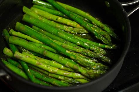 healthy-sides-rosemary-lemon-asparagus image