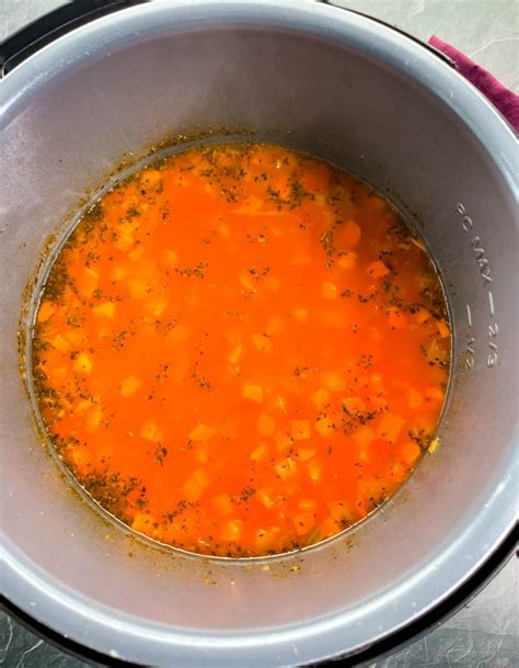 easy-instant-pot-tomato-soup-video-stay-snatched image