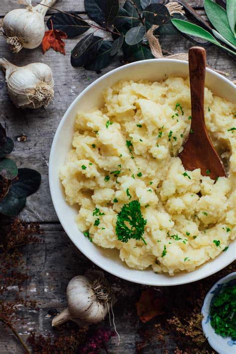 roasted-garlic-mashed-potatoes-healthy-seasonal image