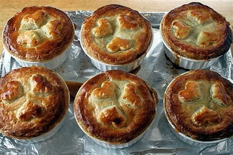 individual-english-beef-pot-pies-with-puff-pastry-the-yummy-life image