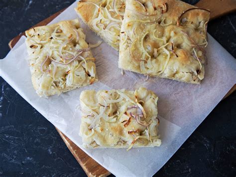 focaccia-with-onions-recipe-kitchen-stories image