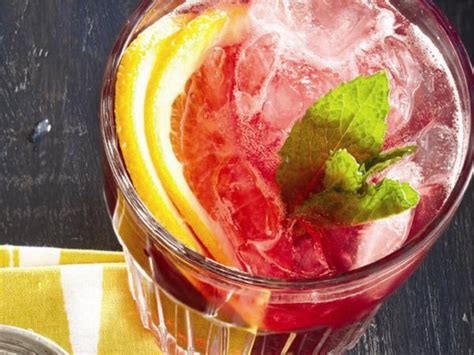 sour-cherry-lemonade-recipe-chatelaine image