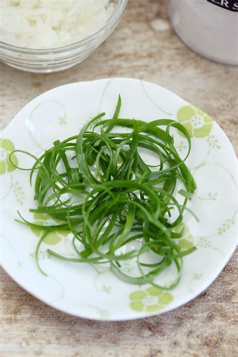 how-to-make-spring-onion-curls-bear-naked-food image