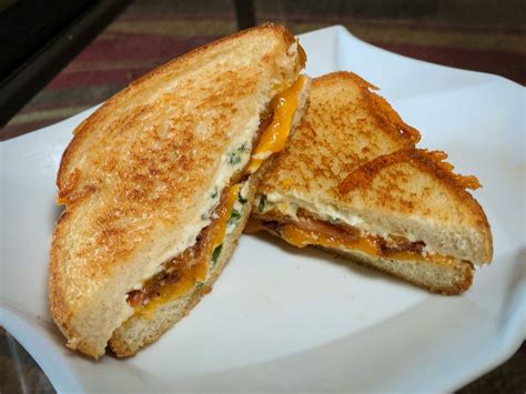 jalapeo-grilled-cheese-sandwich-recipe-eat-wheat image