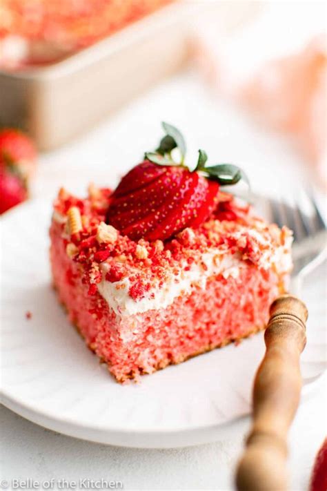 strawberry-crunch-cake-belle-of-the-kitchen image