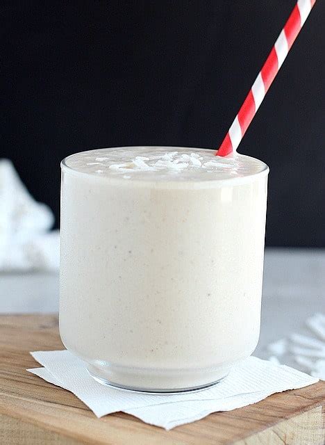 healthy-vanilla-milkshake-without-ice-cream-oatmeal image