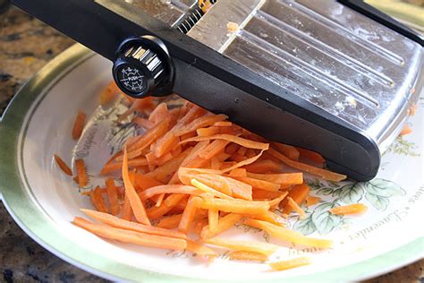 easy-thai-carrot-salad-art-of-natural-living image