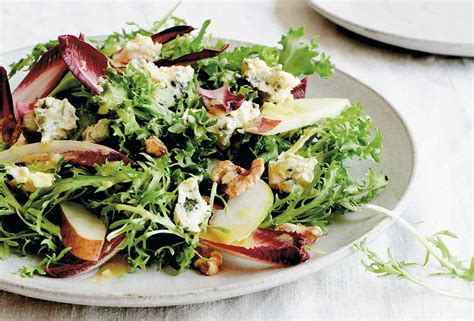 endive-blue-cheese-and-pear-salad-leites-culinaria image