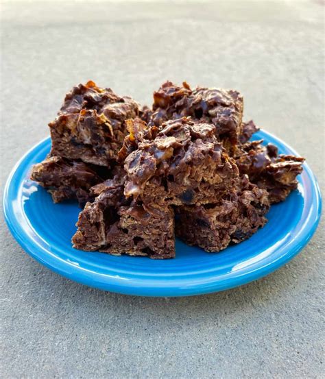 no-bake-chocolate-raisin-bran-squares-simple image
