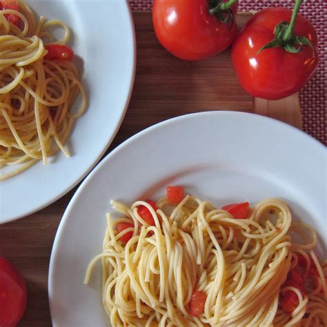 fresh-tomato-spaghetti-recipe-scott-hocker-food image
