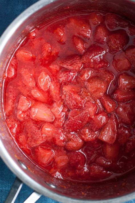 strawberry-compote-or-strawberry-sauce-wild-wild image