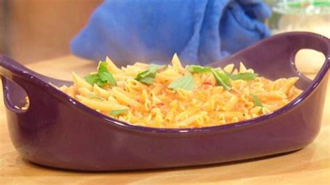 penne-alla-vodka-with-bacon-recipe-rachael-ray-show image