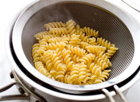 roasted-garlic-ricotta-pasta-sauce-macheesmo image