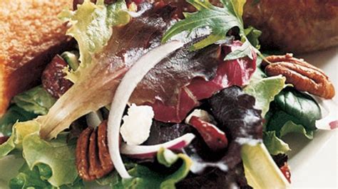 mixed-greens-with-pecans-goat-cheese-and-dried image