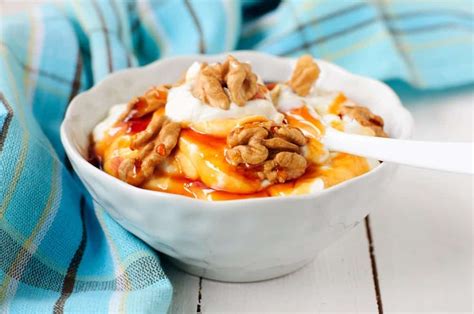 greek-yogurt-with-honey-and-walnuts-recipe-yiaourti-me image