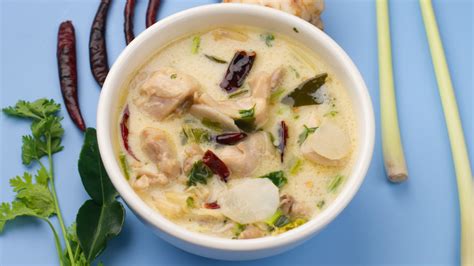 tom-kha-gai-ตมขาไก-chicken-coconut-soup image