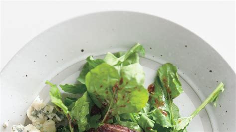 grilled-skirt-steak-and-arugula-salad-with-roquefort image
