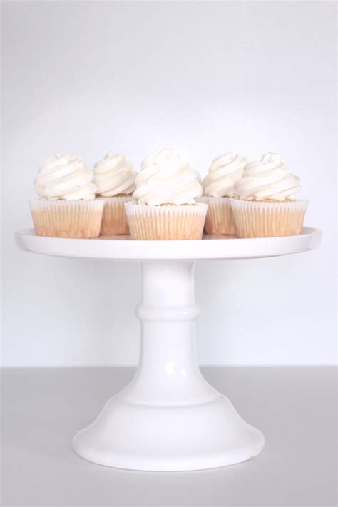 perfect-white-wedding-cupcakes-karas-couture-cakes image