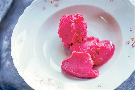 cranberry-sorbet-recipe-leites-culinaria image
