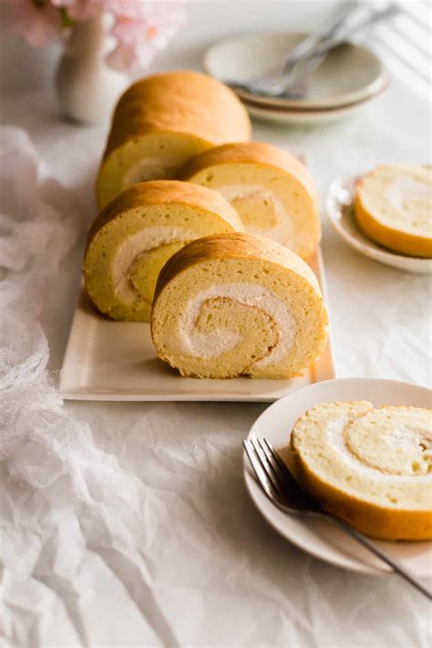 perfect-swiss-roll-cake-sift-simmer image