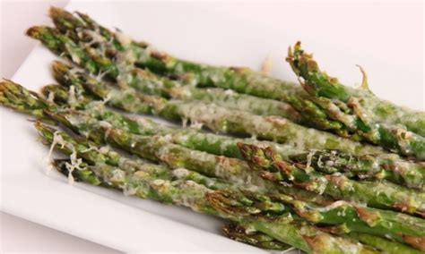 parmesan-roasted-asparagus-recipe-laura-in-the image