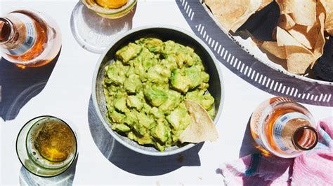 our-19-best-guacamole-and-avocado-dip image