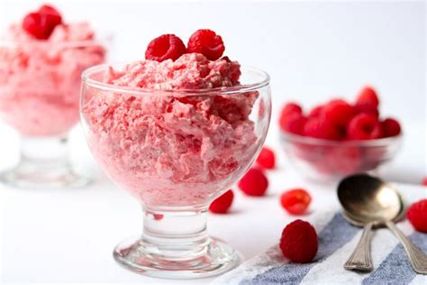 4-ingredient-raspberry-jello-salad-moms-dinner image