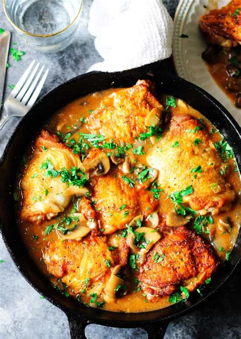 chicken-chasseur-french-hunters-chicken-eating image