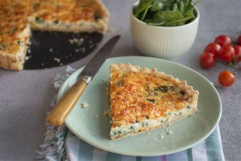 simple-spinach-cheese-and-onion-quiche-recipe-the image