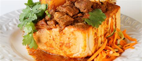 bunny-chow-traditional-stew-from-durban-south-africa image