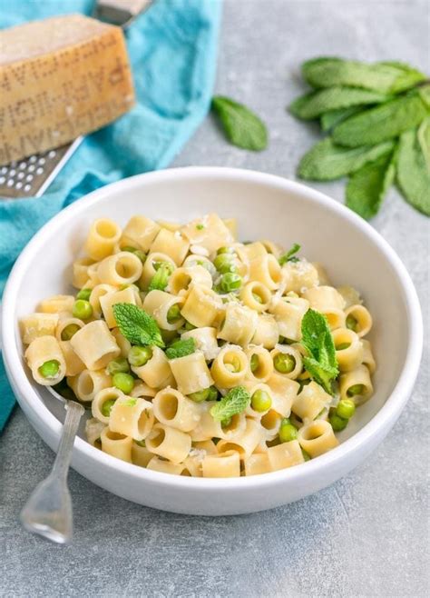 pasta-with-peas-pasta-e-piselli-the-petite-cook image