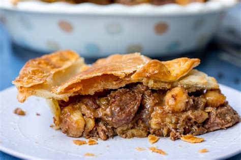 rich-and-tasty-slow-cooked-steak-pie-nickys-kitchen image