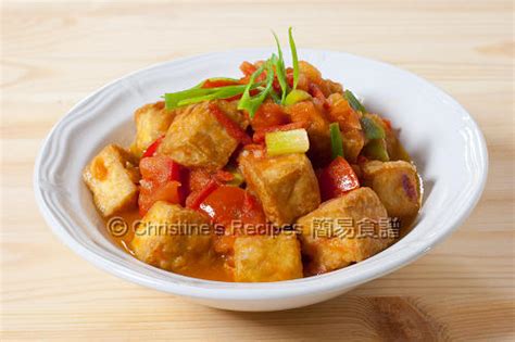 luke-nguyens-crisp-tofu-in-tomato-pepper-sauce image